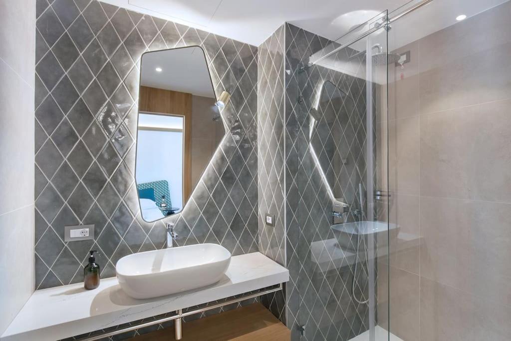 Villa Divina-Apt Armonia-Con Piscina E Vista Lago カステッレット・ディ・ブレンゾーネ エクステリア 写真