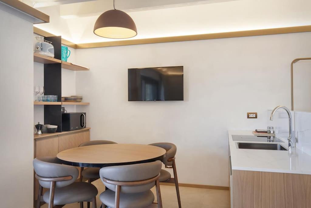 Villa Divina-Apt Armonia-Con Piscina E Vista Lago カステッレット・ディ・ブレンゾーネ エクステリア 写真
