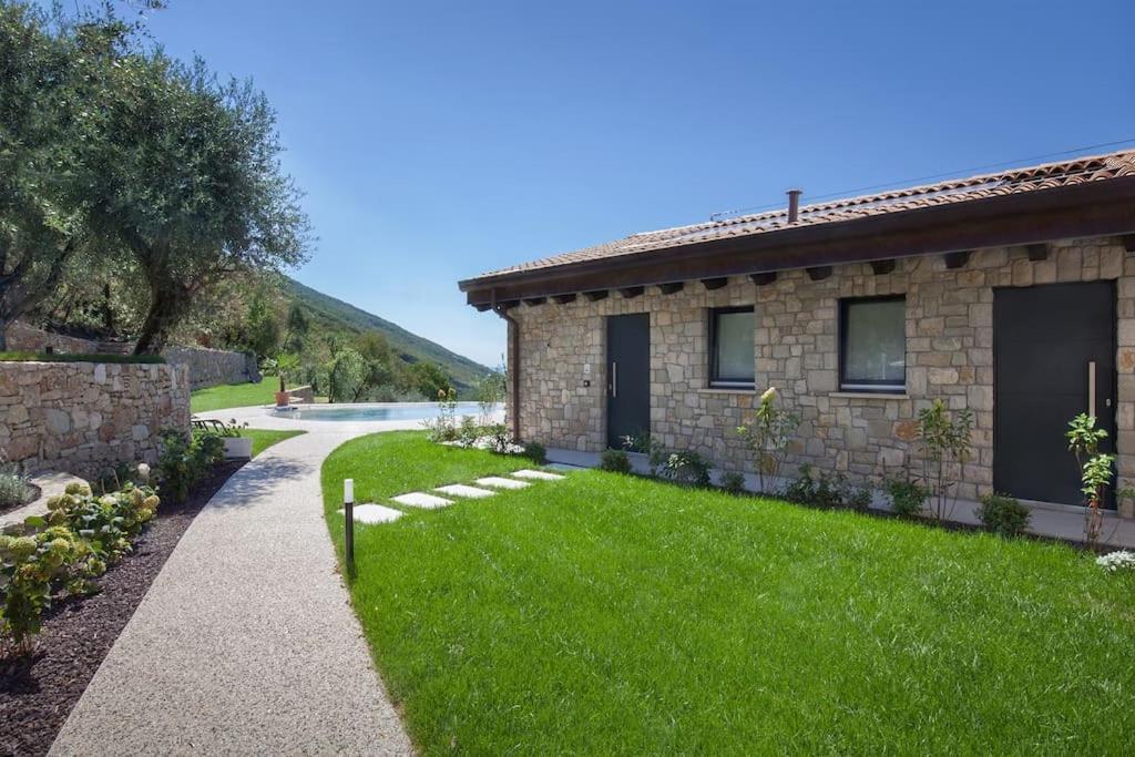 Villa Divina-Apt Armonia-Con Piscina E Vista Lago カステッレット・ディ・ブレンゾーネ エクステリア 写真